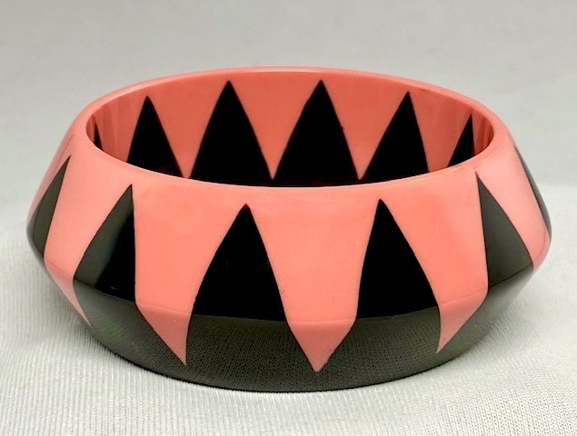 WT2 pink & black claw resin bangle